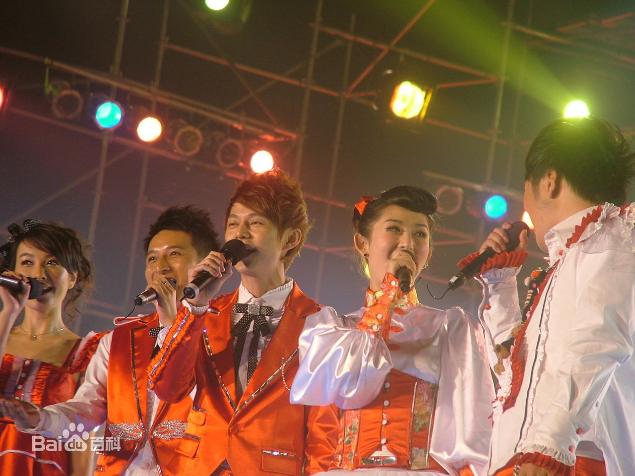 快乐家族(Happy Family)服装生活照相册