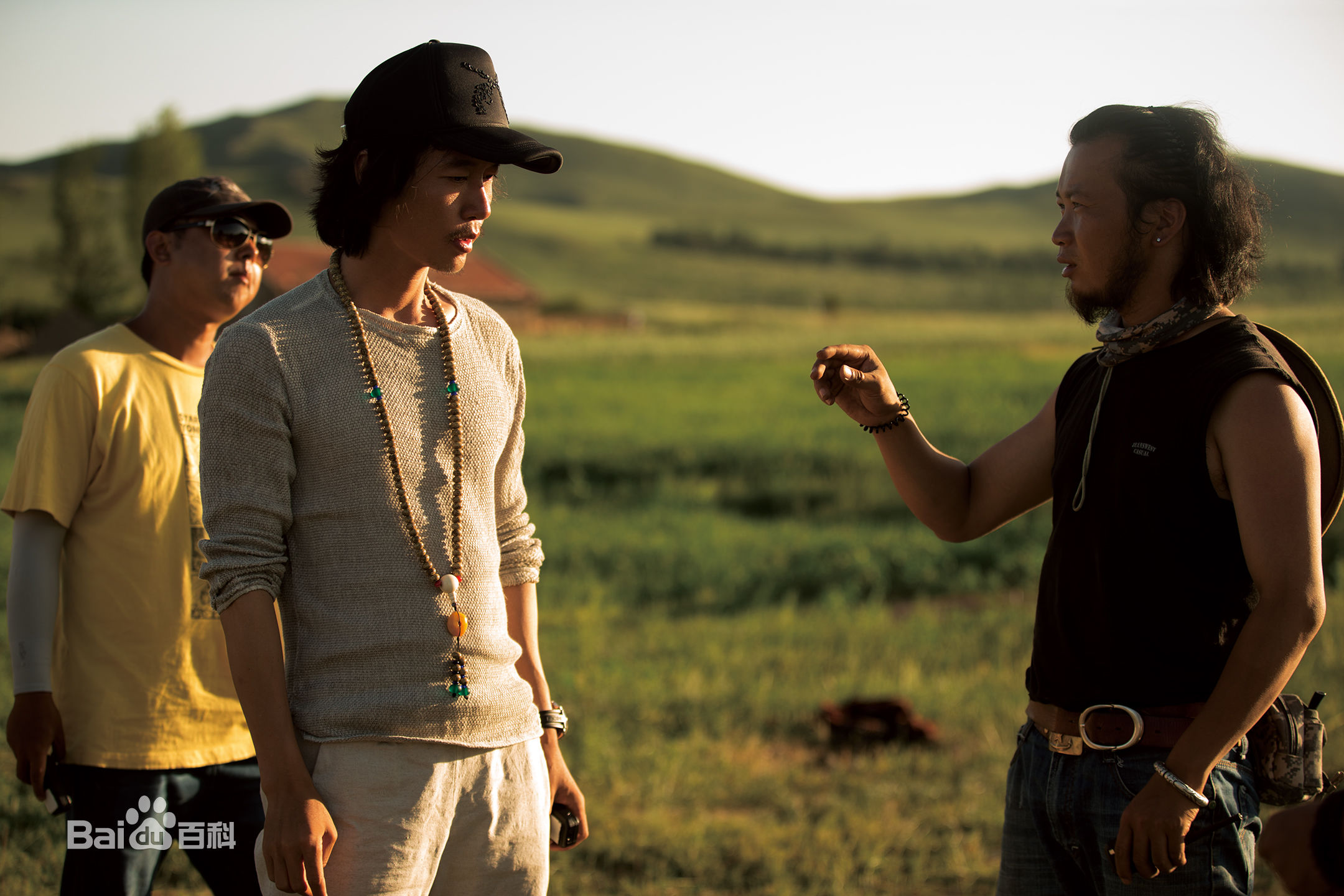 张罗平工作照性感图片壁纸