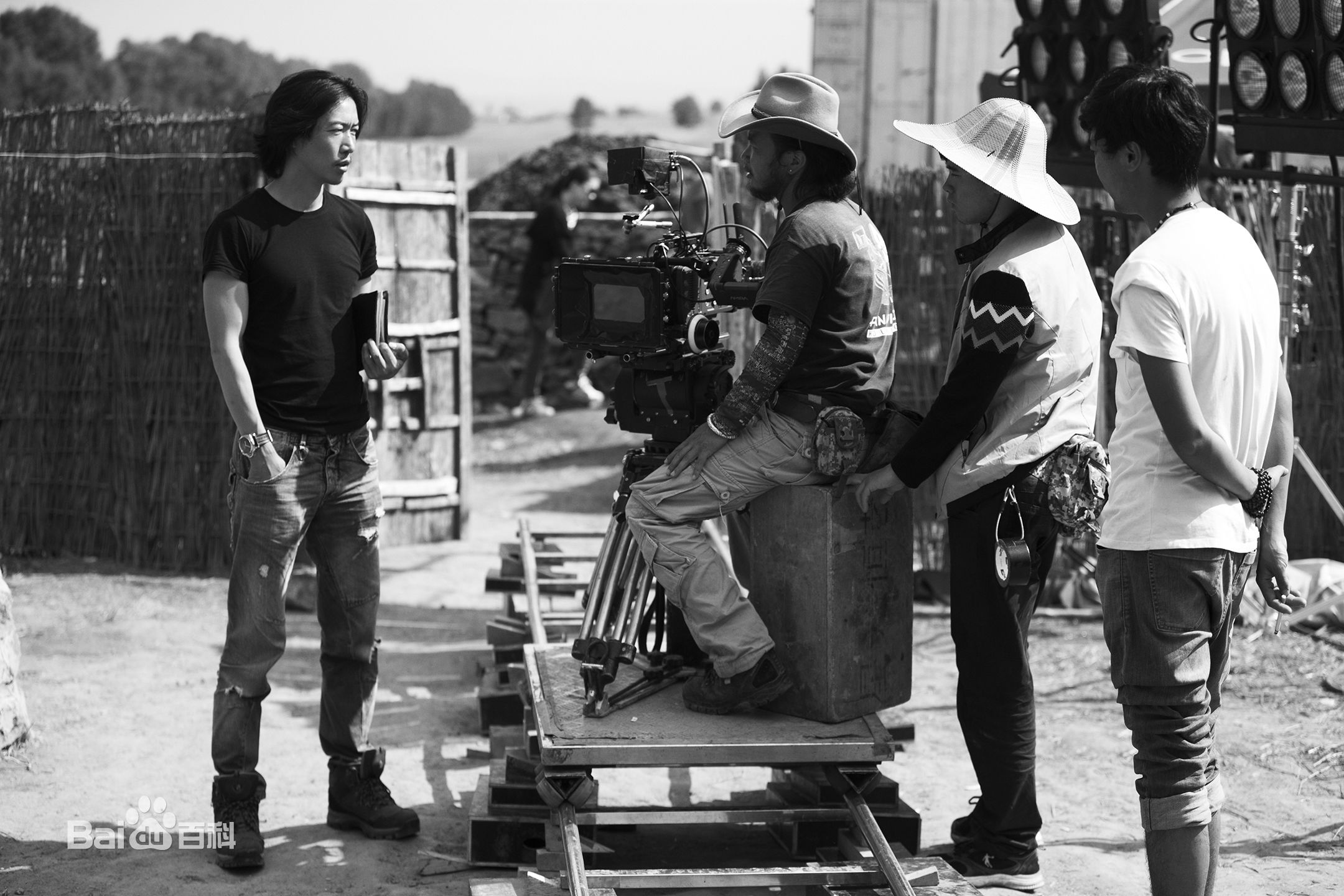 张罗平工作照性感图片壁纸