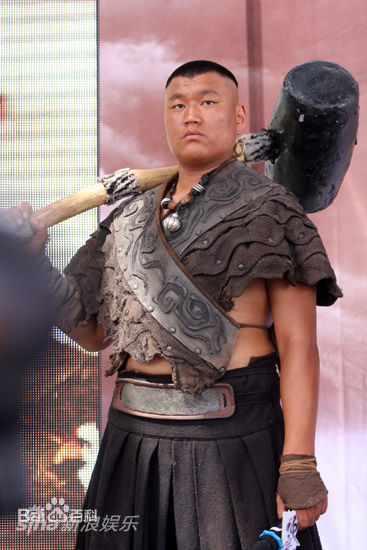 苏登扎木苏《雪狼谷》中饰演金刚——剧照