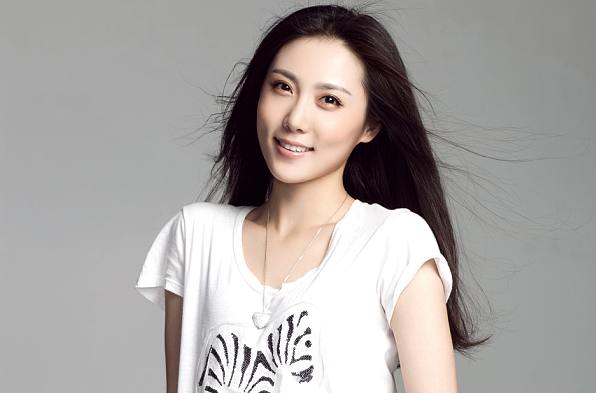 最新梁诗冉性感图片