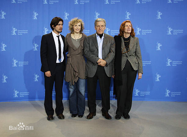 科斯塔·加夫拉斯(Costa-Gavras)个人生活照前后照片