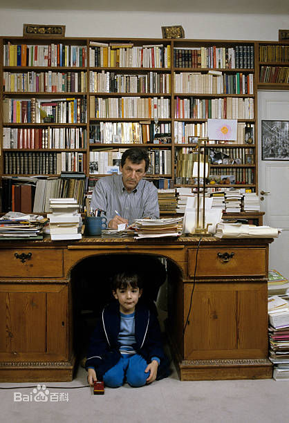 科斯塔·加夫拉斯(Costa-Gavras)个人生活照前后照片