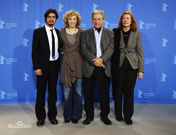 科斯塔·加夫拉斯(Costa-Gavras)个人生活照前后照片