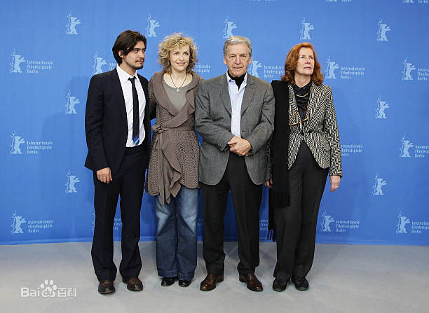 科斯塔·加夫拉斯(Costa-Gavras)个人生活照前后照片