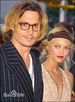 凡妮莎·帕拉迪斯(Vanessa Paradis)约翰尼和凡妮莎生活照