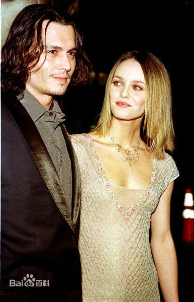 凡妮莎·帕拉迪斯(Vanessa Paradis)约翰尼和凡妮莎生活照