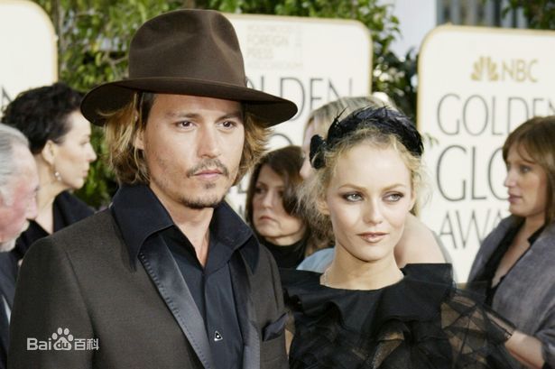 凡妮莎·帕拉迪斯(Vanessa Paradis)约翰尼和凡妮莎生活照