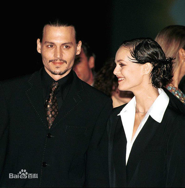 凡妮莎·帕拉迪斯(Vanessa Paradis)约翰尼和凡妮莎生活照