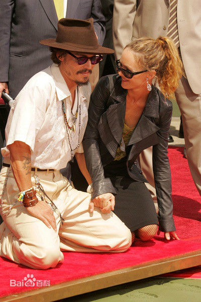 凡妮莎·帕拉迪斯(Vanessa Paradis)约翰尼和凡妮莎生活照