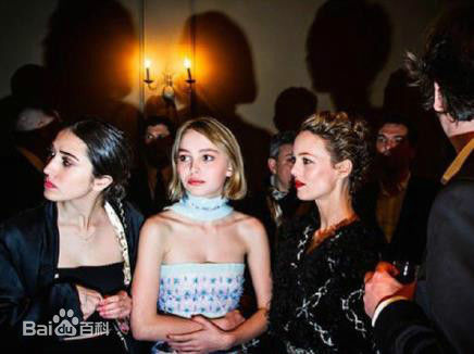 凡妮莎·帕拉迪斯(Vanessa Paradis)凡妮莎与女儿莉莉-罗丝素颜照壁纸