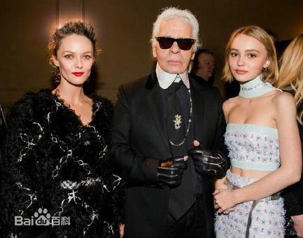 凡妮莎·帕拉迪斯(Vanessa Paradis)凡妮莎与女儿莉莉-罗丝素颜照壁纸