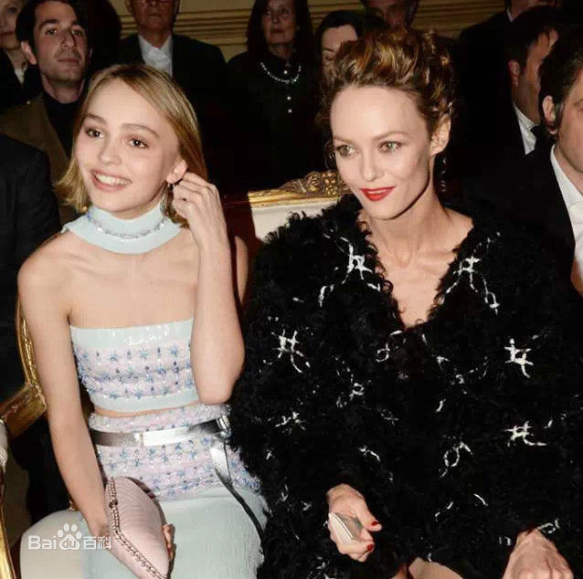 凡妮莎·帕拉迪斯(Vanessa Paradis)凡妮莎与女儿莉莉-罗丝素颜照壁纸