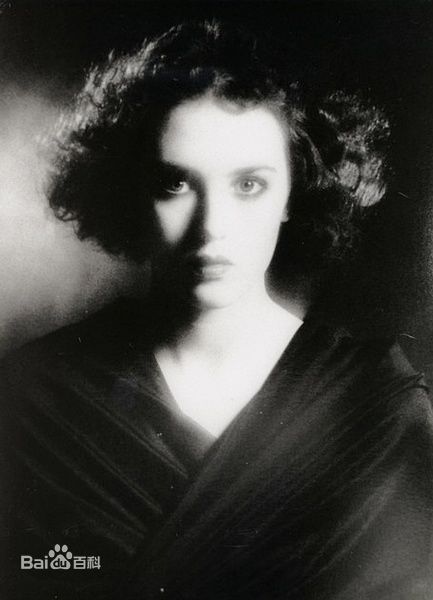 伊莎贝尔·雅斯敏·阿佳妮(Isabelle Yaine Adjani)早年