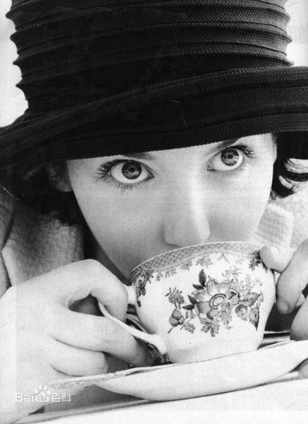 伊莎贝尔·雅斯敏·阿佳妮(Isabelle Yaine Adjani)早年