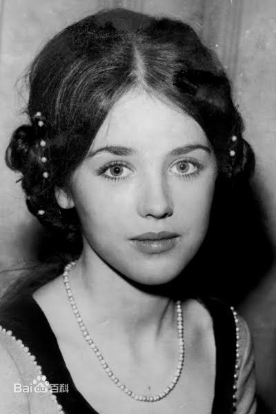 伊莎贝尔·雅斯敏·阿佳妮(Isabelle Yaine Adjani)早年