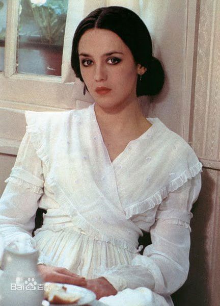 伊莎贝尔·雅斯敏·阿佳妮(Isabelle Yaine Adjani)早年