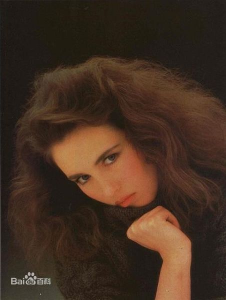 伊莎贝尔·雅斯敏·阿佳妮(Isabelle Yaine Adjani)早年