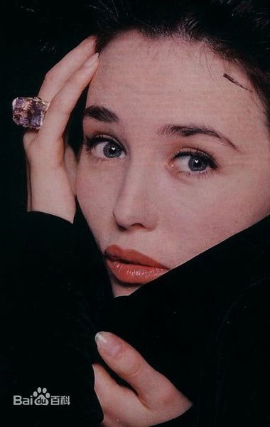 伊莎贝尔·雅斯敏·阿佳妮(Isabelle Yaine Adjani)早年