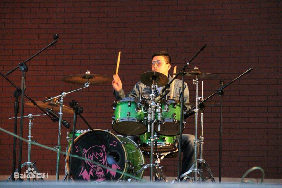 韩喜(老E)接受媒体采访前后照片