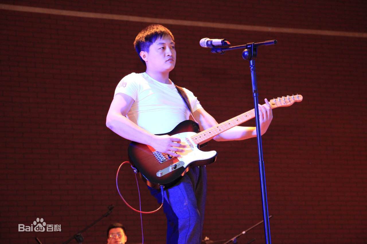 韩喜(老E)接受媒体采访前后照片