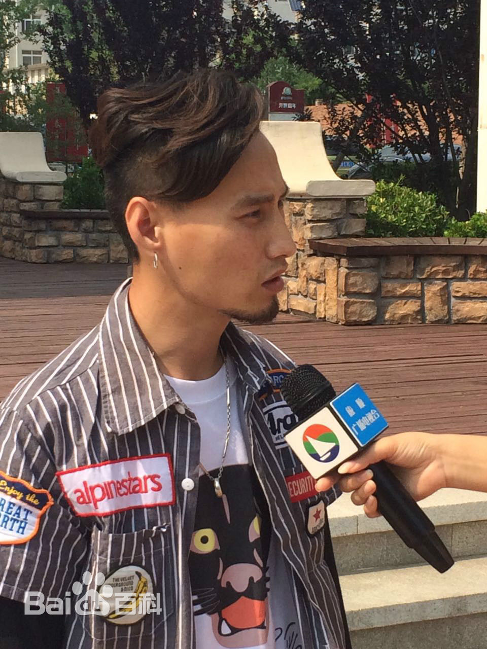 韩喜(老E)民国传奇剧《玲珑局》主演海报