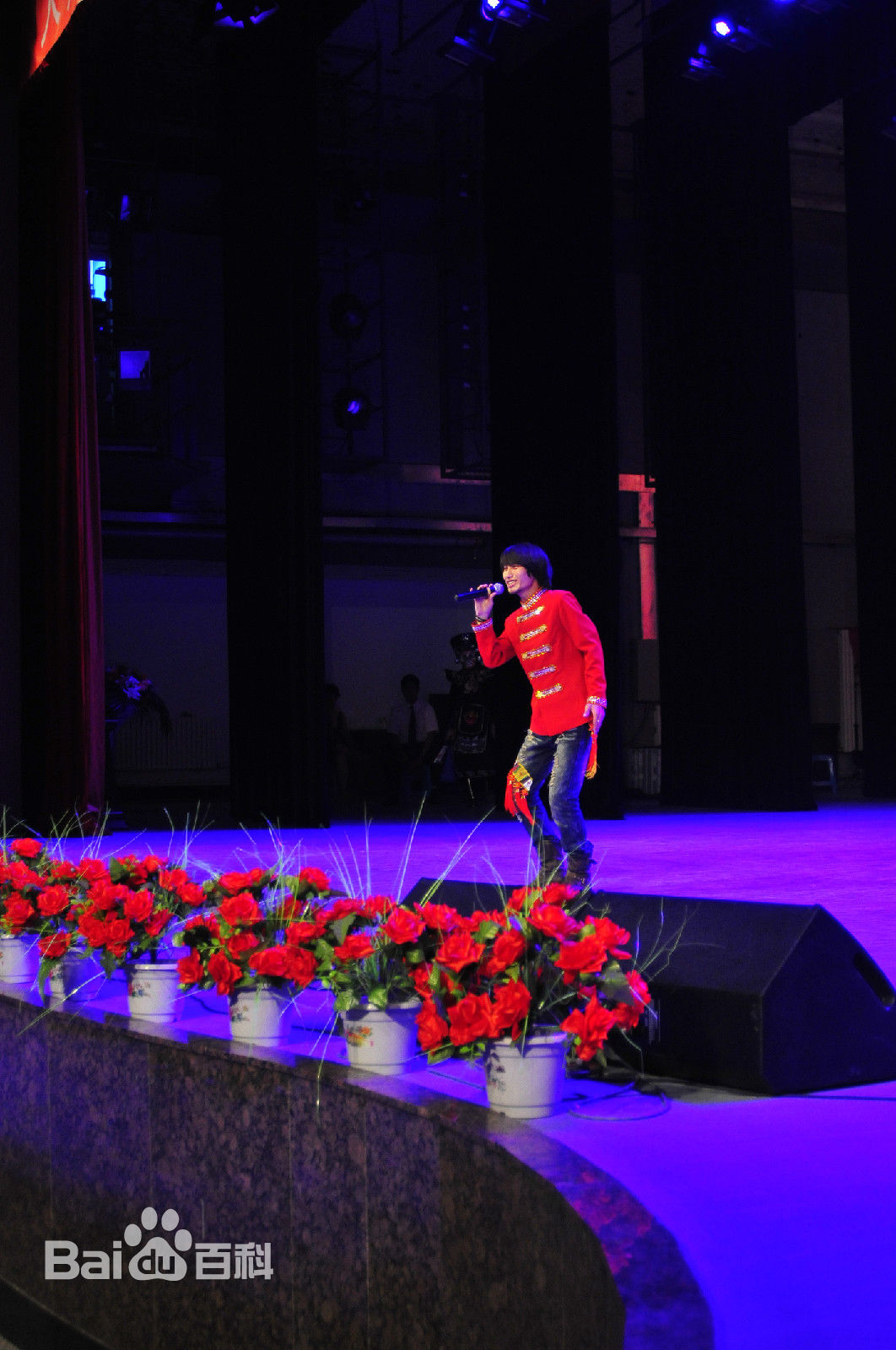 韩喜(老E)与本山传媒副总裁著名演员刘流生活照