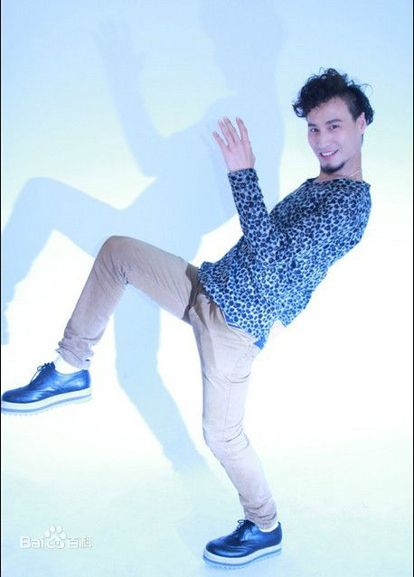 韩喜(老E)与本山传媒副总裁著名演员刘流生活照