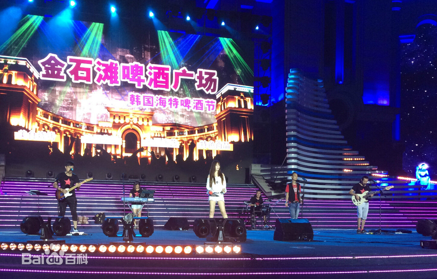 韩喜(老E)与本山传媒副总裁著名演员刘流生活照