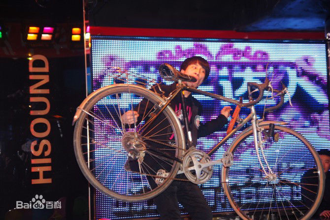 韩喜(老E)与本山传媒副总裁著名演员刘流生活照