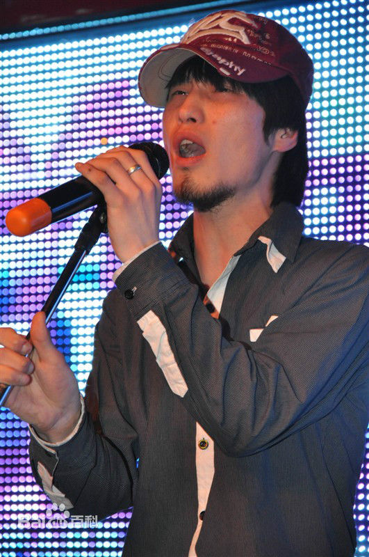 韩喜(老E)与本山传媒副总裁著名演员刘流生活照