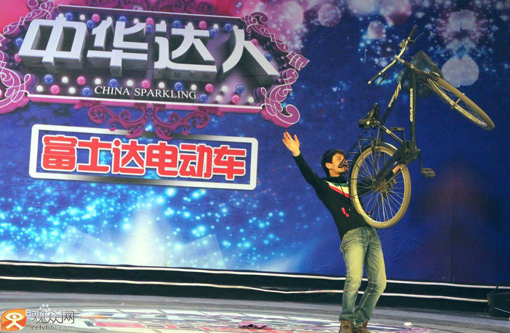 韩喜(老E)与本山传媒副总裁著名演员刘流生活照