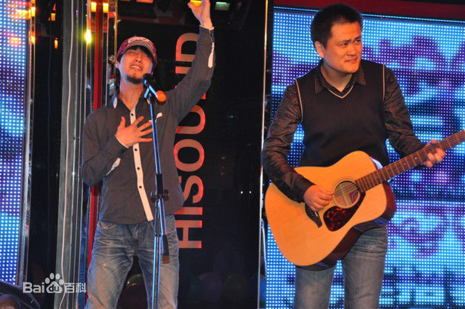 韩喜(老E)与本山传媒副总裁著名演员刘流生活照