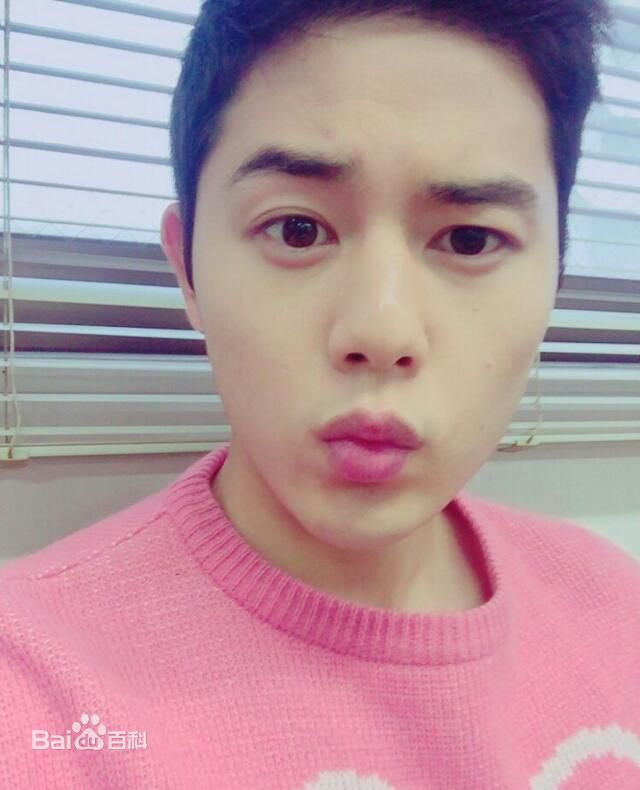 金桐俊(，Kim Dong Jun)照生活照相册