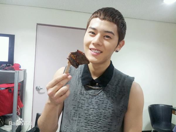 金桐俊(，Kim Dong Jun)照生活照相册