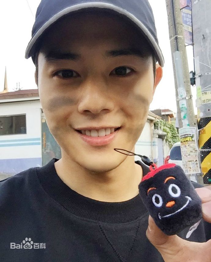 金桐俊(，Kim Dong Jun)照生活照相册