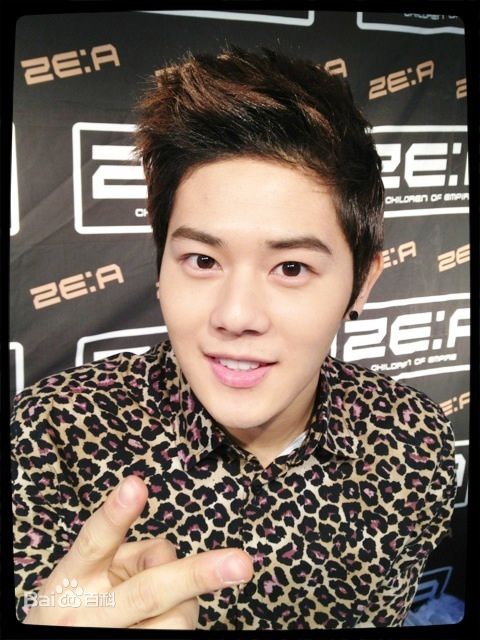 金桐俊(，Kim Dong Jun)照生活照相册