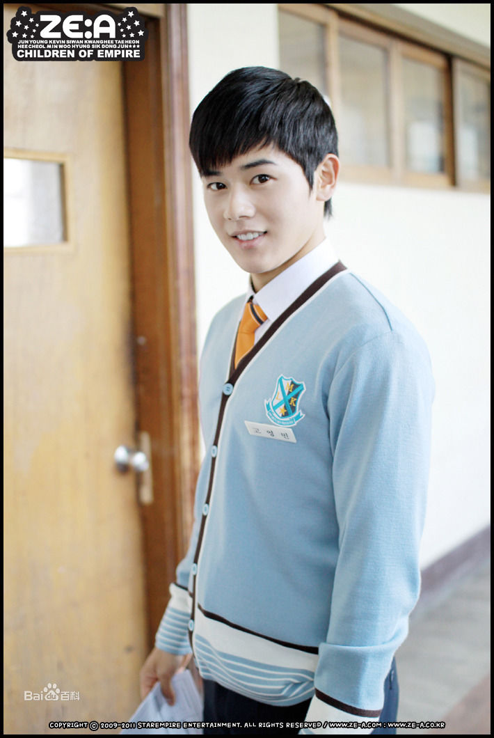 金桐俊(，Kim Dong Jun)2011年图片生活照相册
