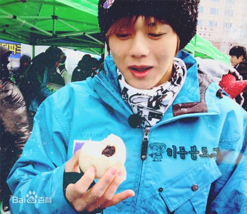 金桐俊(，Kim Dong Jun)2011年图片生活照相册