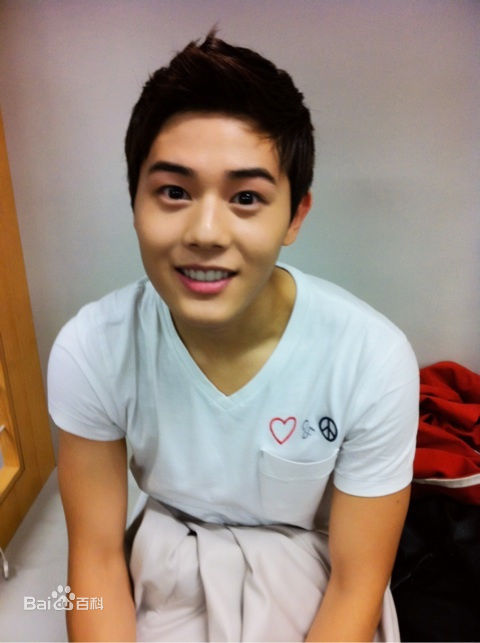 金桐俊(，Kim Dong Jun)2011年图片生活照相册