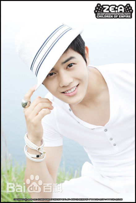 金桐俊(，Kim Dong Jun)2011年图片生活照相册