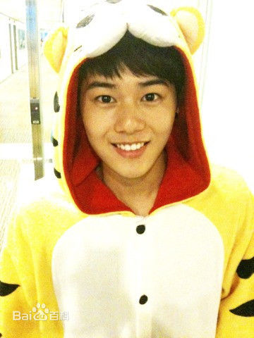 金桐俊(，Kim Dong Jun)2011年图片生活照相册