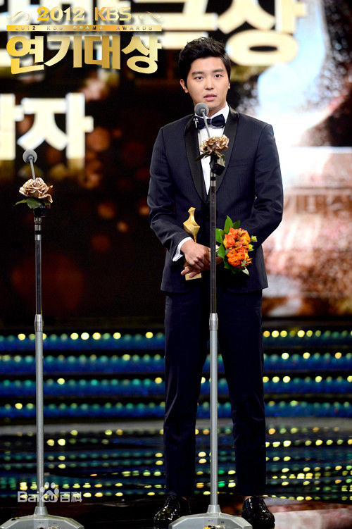 延宇振(Woo Jin Yeon 、ヨン·ウジン)KBS演技大赏优秀演技奖性感图片图集