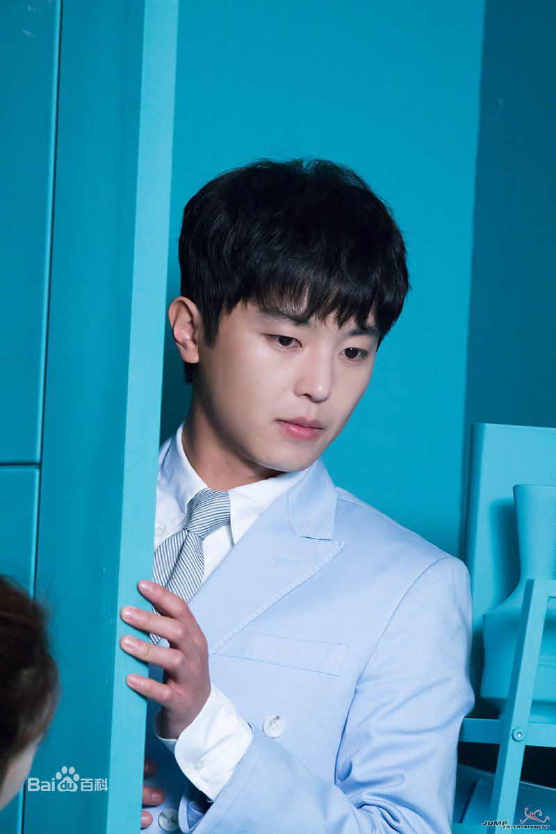 延宇振(Woo Jin Yeon 、ヨン·ウジン)内向的老板壁纸壁纸