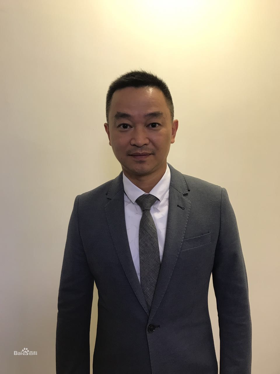 精选韩平在执导《捍卫者》中的图册