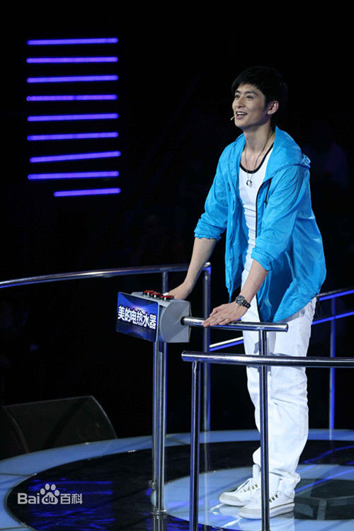 最新罗彬(Robin)在湖南卫视《以一敌百》中的壁纸