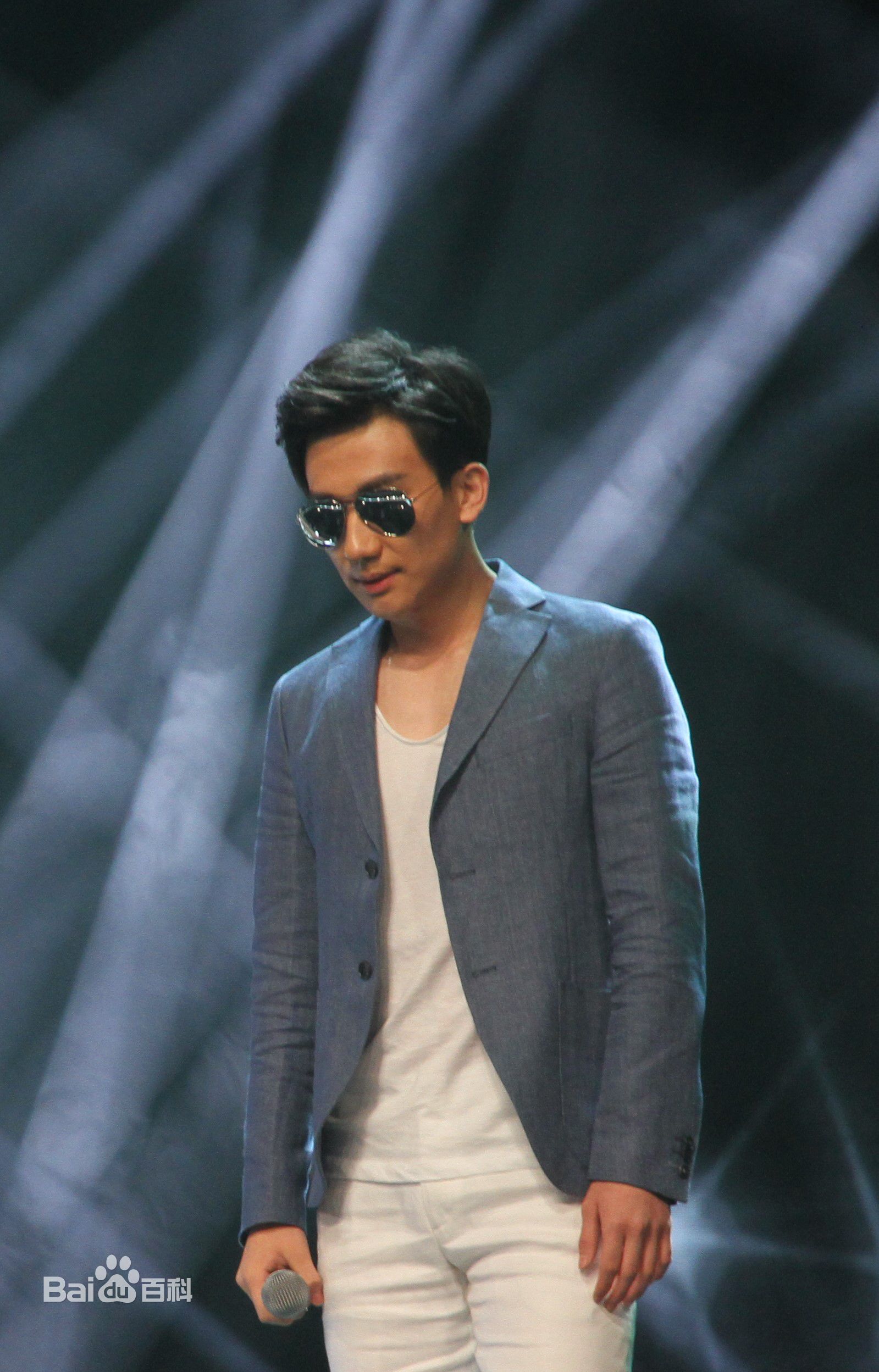 吴昊宸出席活动生活照