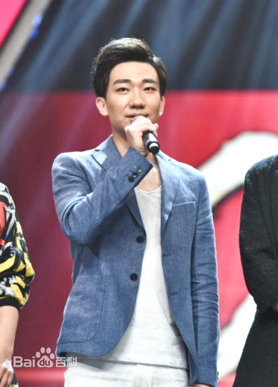 吴昊宸出席活动生活照