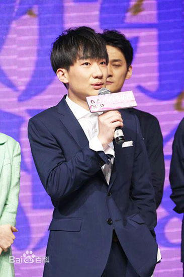 吴昊宸出席活动生活照