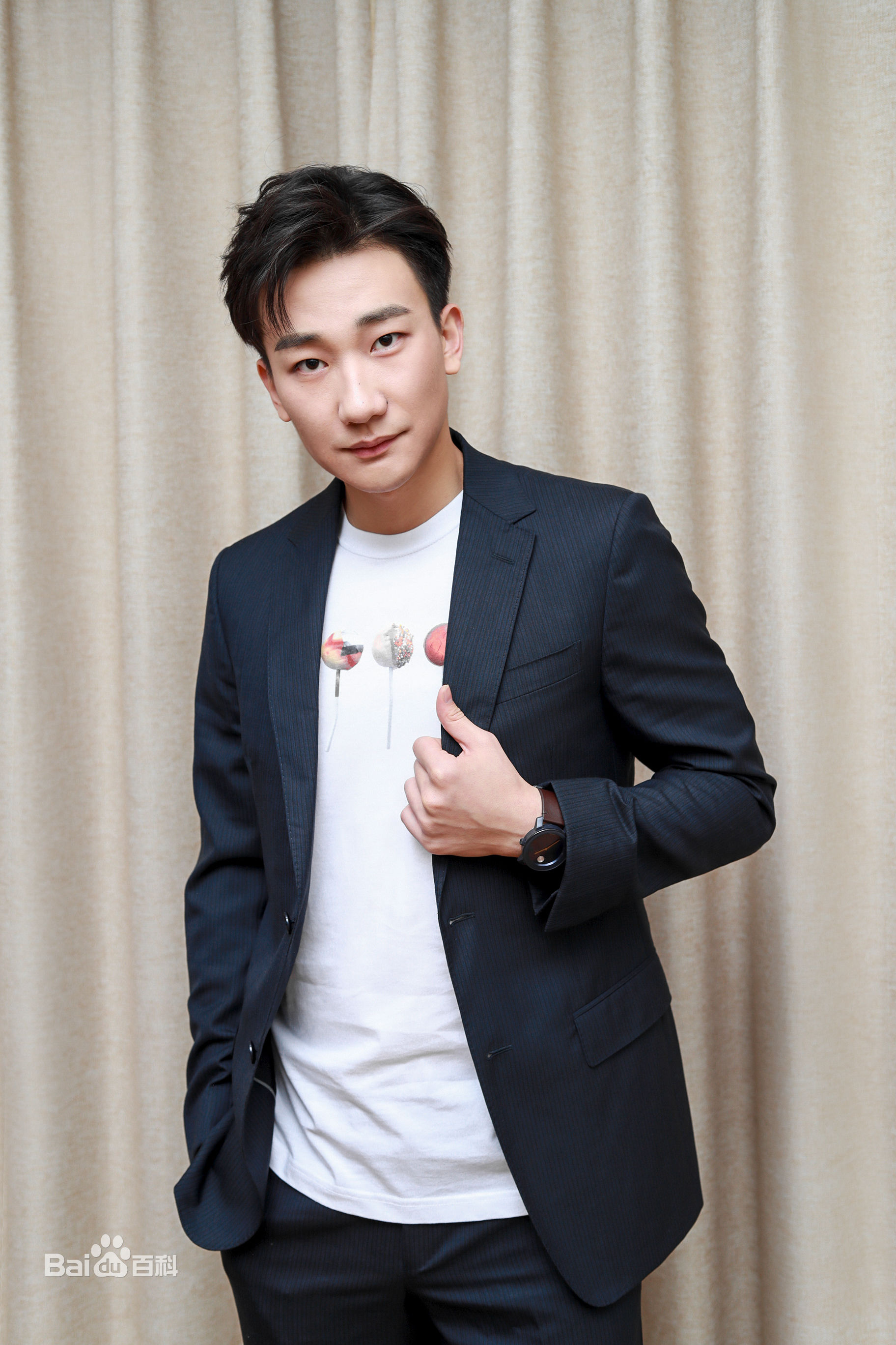 吴昊宸高清图集